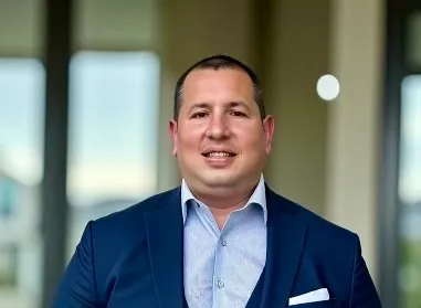 Alex Candiotti, Agent in  - Compass