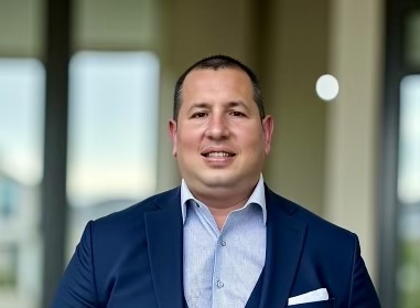 Headshot of Alex Candiotti