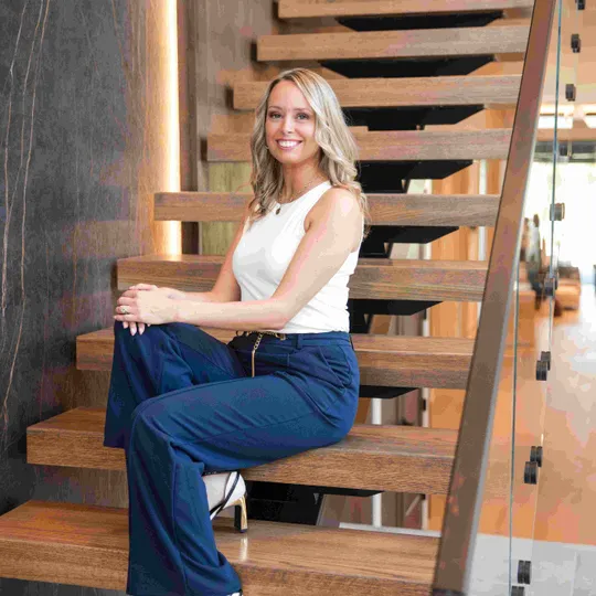 Suzy Morris, Agent in  - Compass