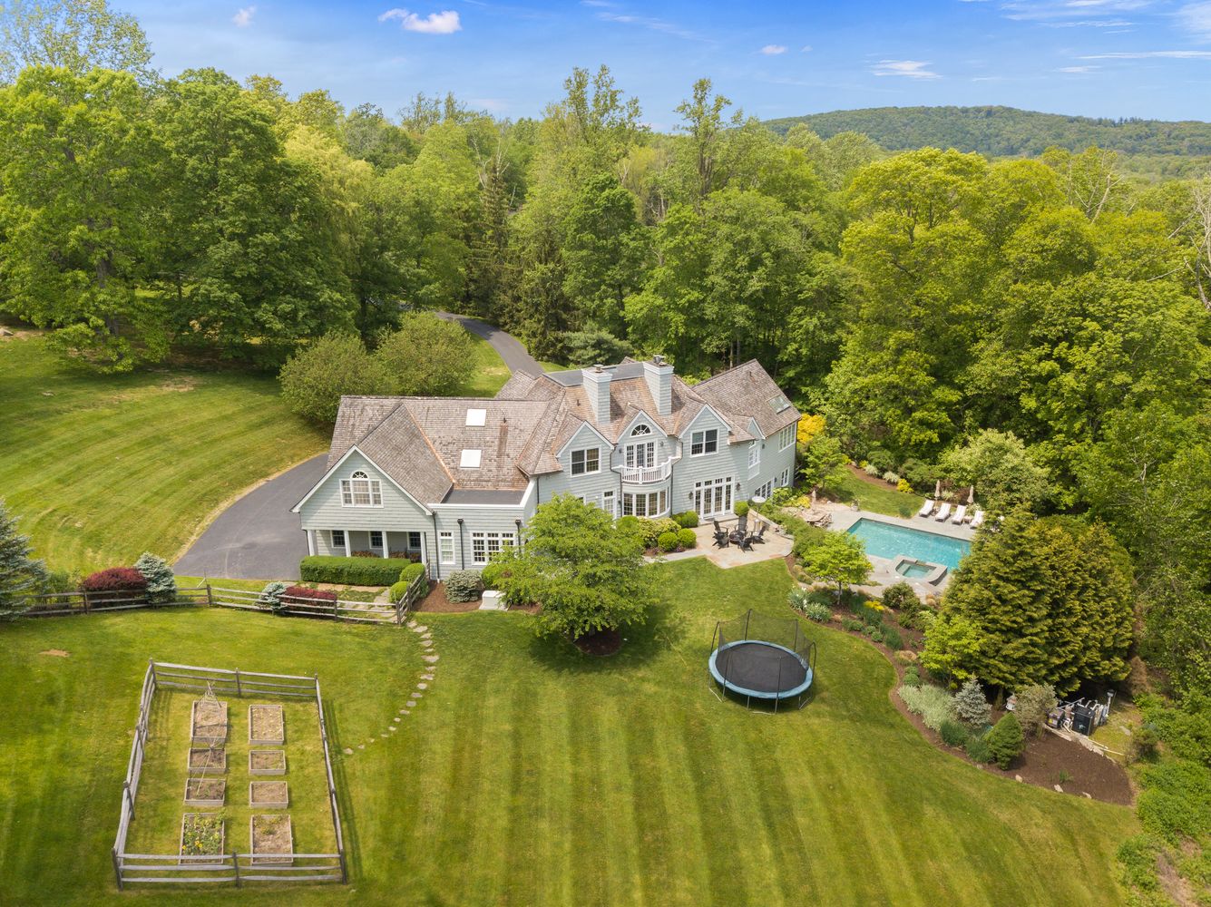 25 Waccabuc River Ln