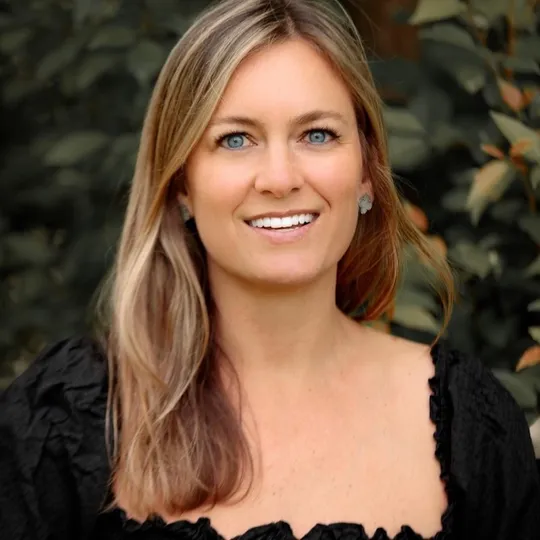 Kate Stangl, Agent in  - Compass