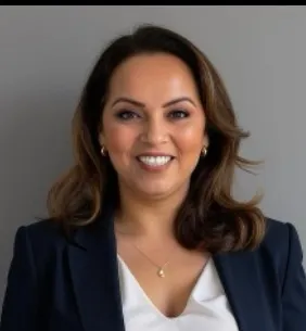Yaneli Garcia, Agent in  - Compass