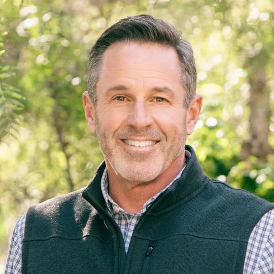 Marcus Skenderian, Agent in  - Compass