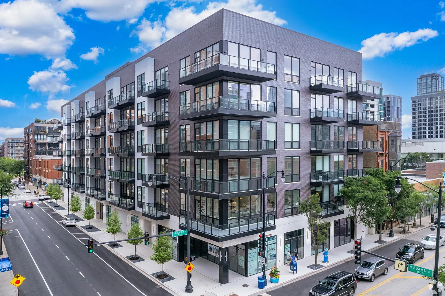 812 W Adams St exterior photo