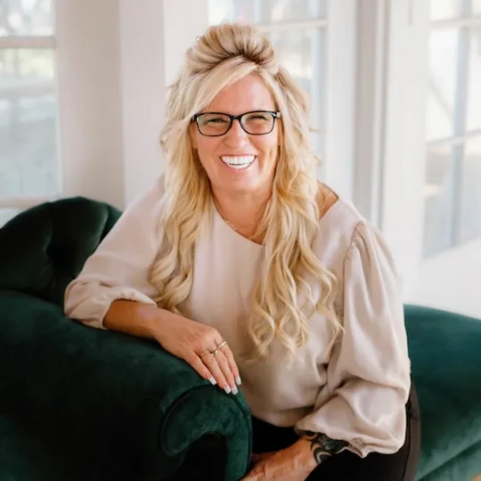 Jana Cameron, Agent in  - Compass