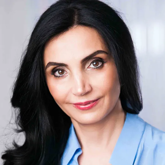 Diana Lalezar, Agent in  - Compass