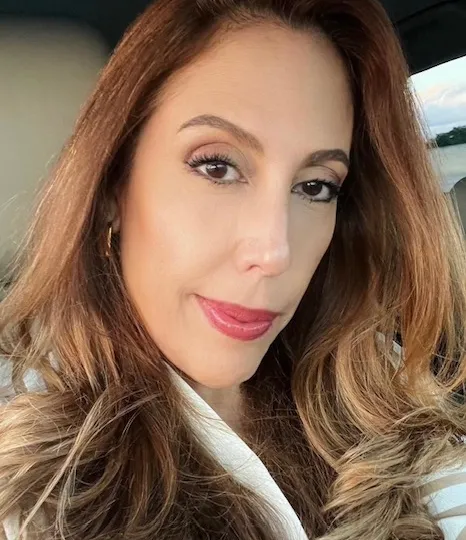 Elizabeth Bravo, Agent in  - Compass