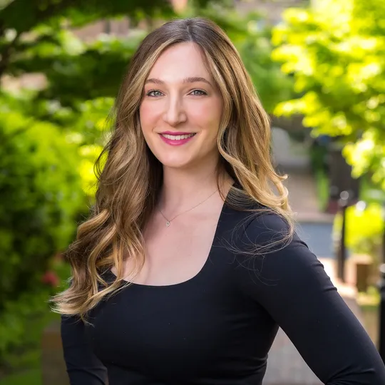 Haili Rosenfeld, Agent in  - Compass