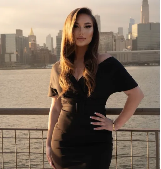 Kristina Kashari, Agent in  - Compass