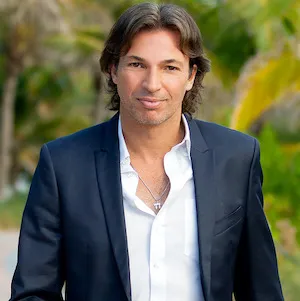 Daniel Snyder, Agent in  - Compass