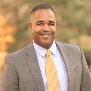 Brian Cromwell, Agent in  - Compass