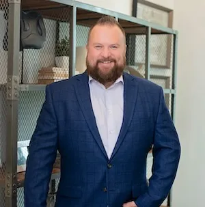 Adam Bettevy, Agent in  - Compass