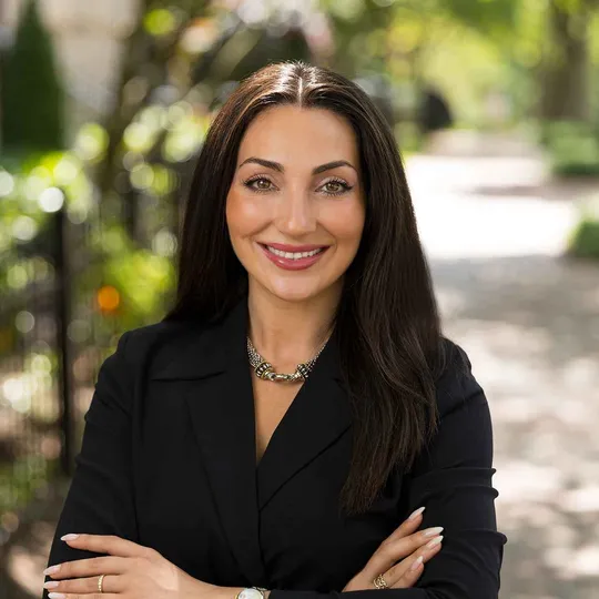 Anousha Nikjouian, Agent in  - Compass