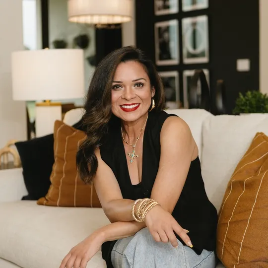 Celina Garza, Agent in  - Compass