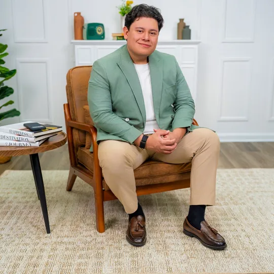 Melvin Ciciliano, Agent in  - Compass