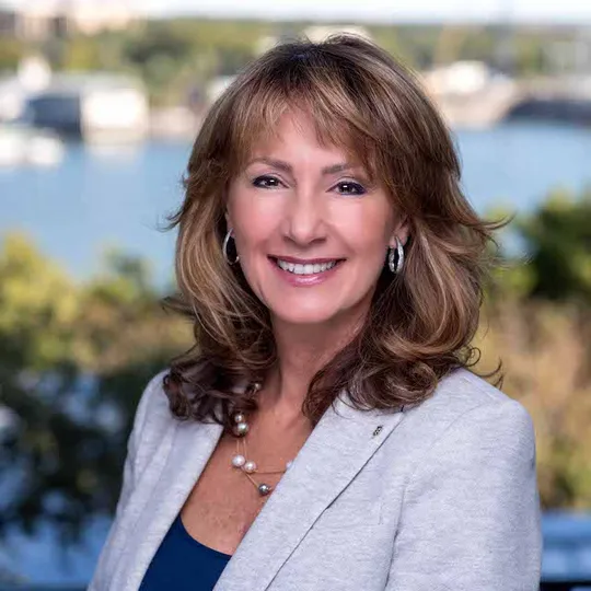 Patrizia Vallieri, Agent in  - Compass