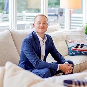 Phil Lange, Agent in  - Compass