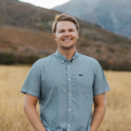 Travis Schloderer, Agent in  - Compass