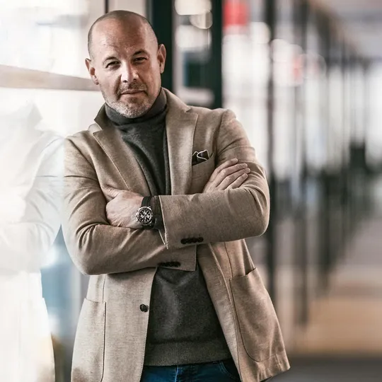 Austin Schuster, Agent in  - Compass