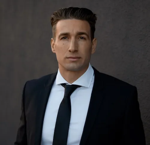 Nikica Vasily, Agent in  - Compass