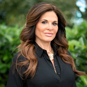 Wendy Lehman, Agent in  - Compass