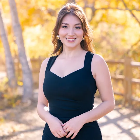 Haley Bennett, Agent in  - Compass