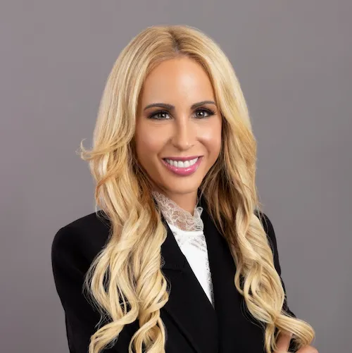 Rachelle Ginsberg, Agent in  - Compass