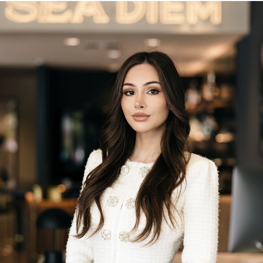 Headshot of Nicole Caplan