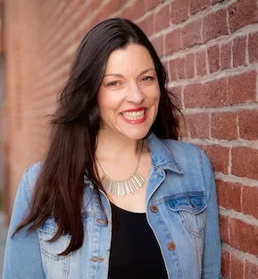 Hayley Gozzarino, Agent in  - Compass