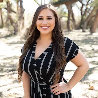 Alyssa Olivarez, Agent in  - Compass