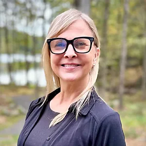 Denise Kavovit, Agent in  - Compass