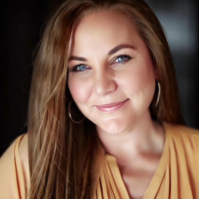 Headshot of Cyndi Perry