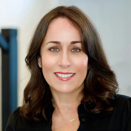 Ricki Revivo, Agent in  - Compass