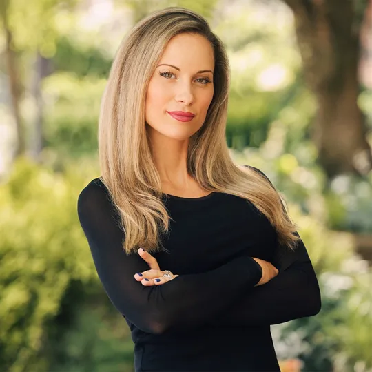 Nina Czerepak, Agent in  - Compass