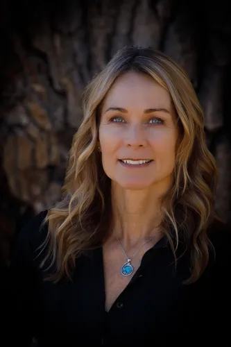 Deanne Hoppe, Agent in  - Compass