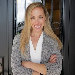 Lauren Frazer, Agent in  - Compass