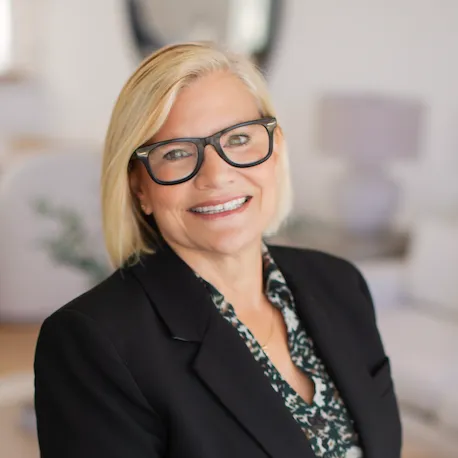 Tracy Davis, Agent in  - Compass