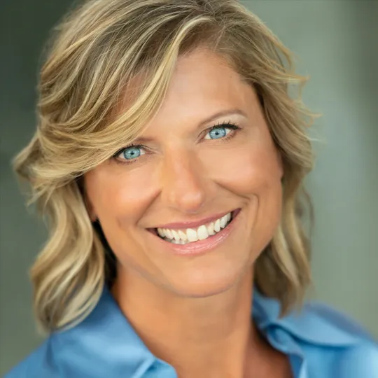 Bobbie Callahan, Agent in  - Compass