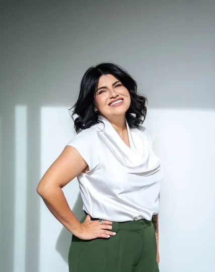 Veronica Segovia, Agent in  - Compass