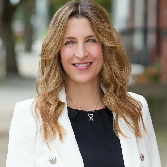 Danielle Della Pella, Agent in  - Compass