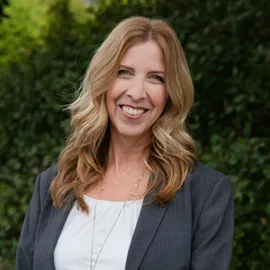 Sharon Armstrong, Agent in  - Compass