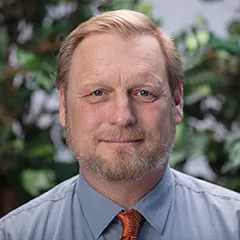 Erik Trager, Agent in  - Compass