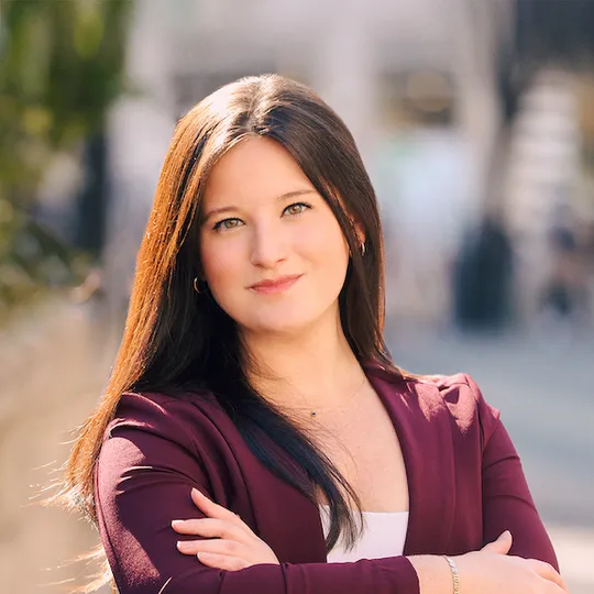 Victoria Tezapsidis, Agent in  - Compass