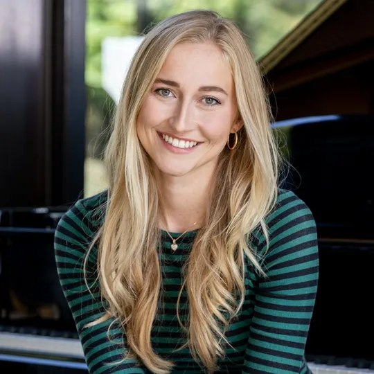 Avery Caskey, Agent in  - Compass