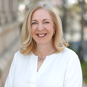 Headshot of Robin Spinogatti