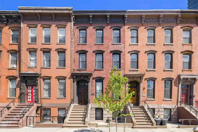 Photo of 240 Grove St