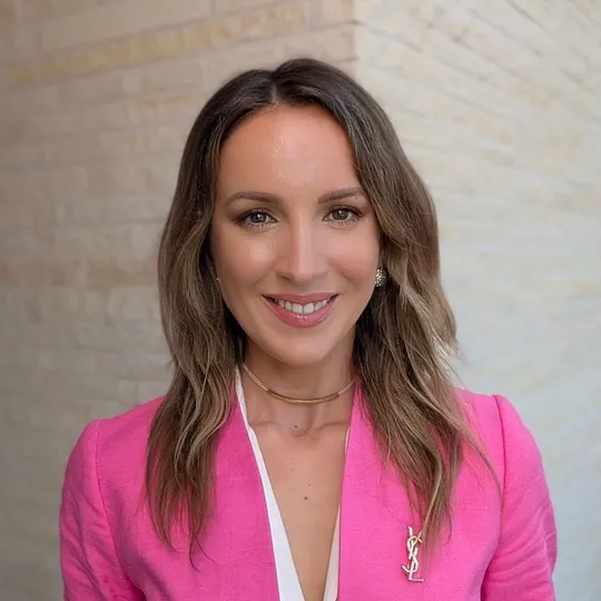 Julia Fitch, Agent in  - Compass