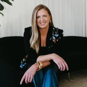 Kati Kasch, Agent in  - Compass