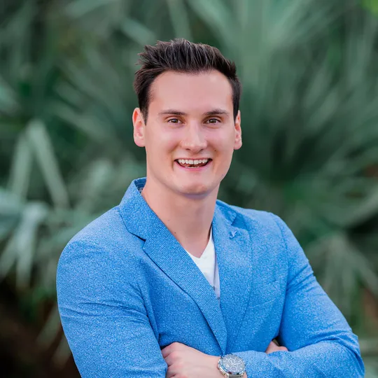 David Nee, Agent in  - Compass