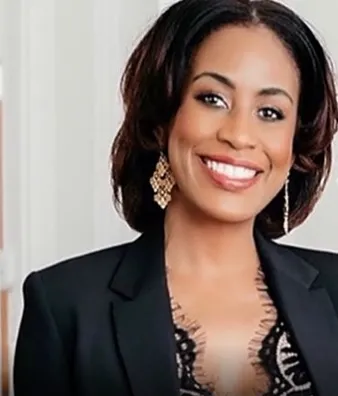 Mia Kathy, Agent in  - Compass